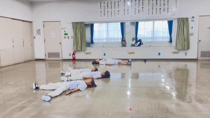 昨日夜更かしして眠いと言うのでお休みタイム💤